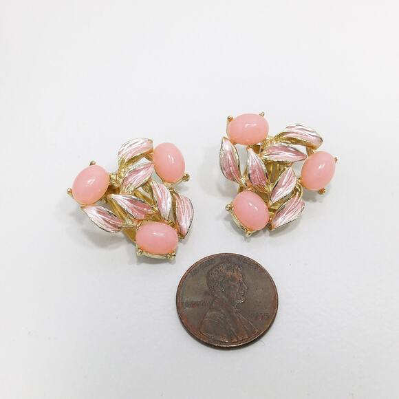 Judy Lee Pink Lucite Enamel Clip Earrings Gold Tone 1950s Vintage Jewelry - Picture 8 of 10